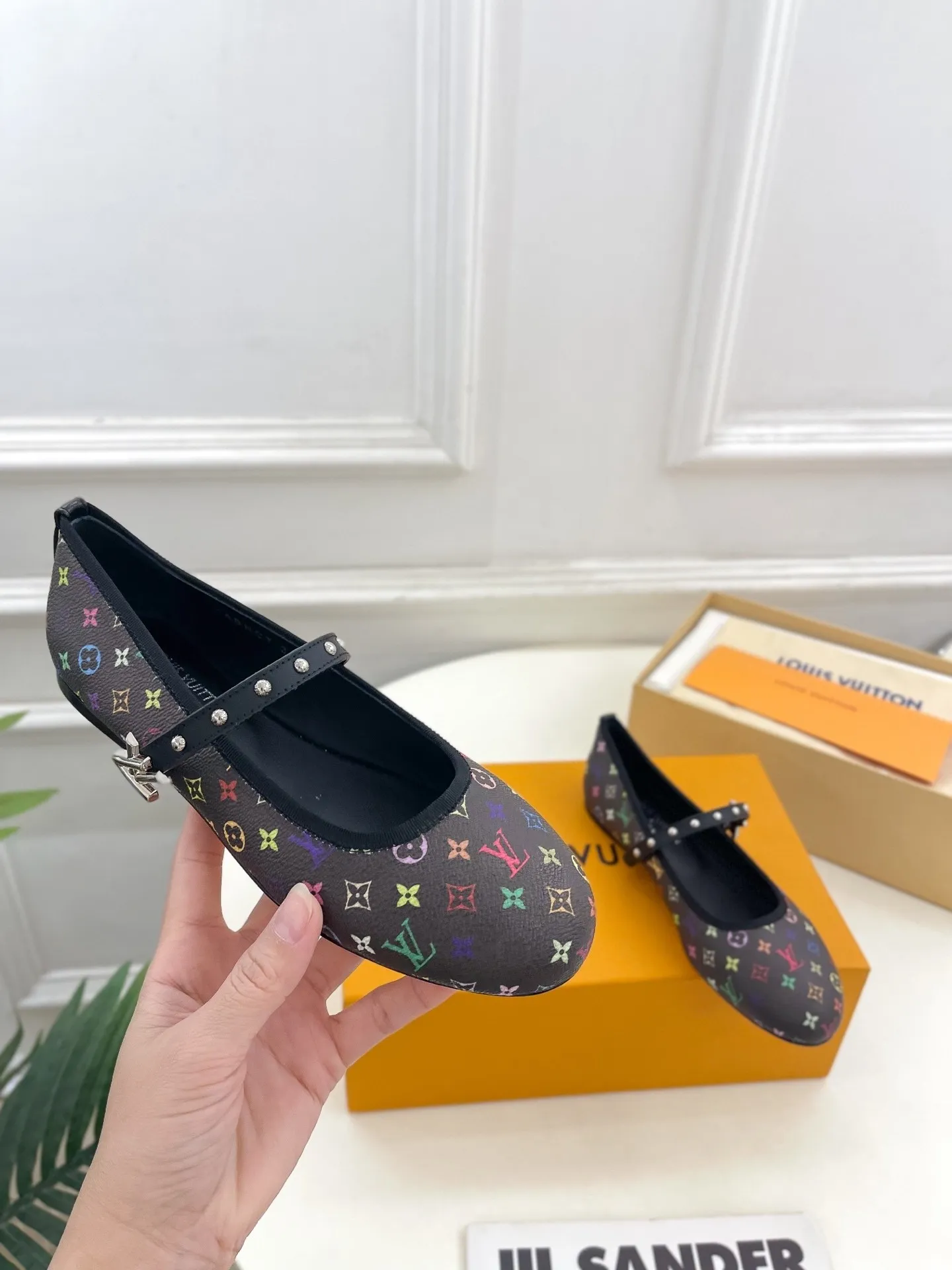 👟👟Ex-factory price 520🎃🎃LV | Louis Vuitton 25𝐬𝐬 2025 early spring new top version‼ ️The original version is the same, focusing on the latest LV Full of high-end feel! A popular model among bloggers at home and abroad, it’s retro and fashionable and looks amazing on your feet! Mainly recommended model on the official website★ ━━━━━ ЅᏇєєt ━━━━━ ▪️Upper: Highly customized rainbow-colored presbyopia leather ▪️Lining: imported sheepskin ▪️Outsole: original Italian leather outsole ▪️Shoe size: 35-39 (34, 40, 41, 42 customized)